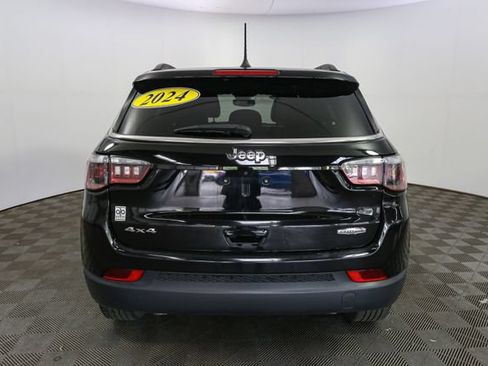 Used 2024 Jeep Compass Latitude AWD/4WD image 9