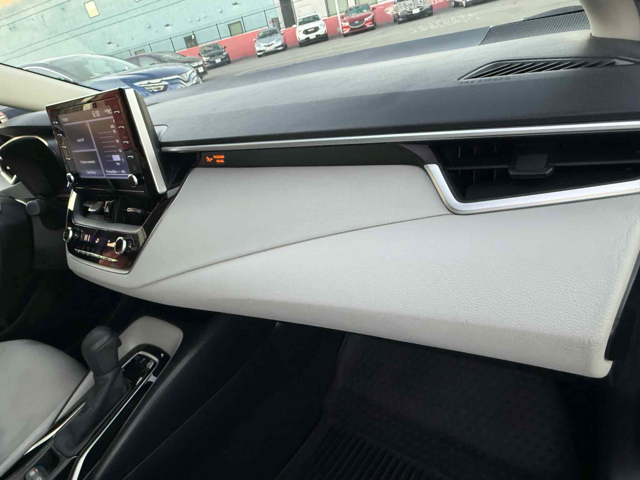 Used 2020 Toyota Corolla LE FWD image 19