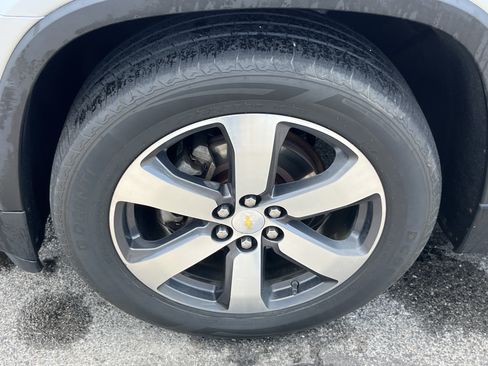 Used 2019 Chevrolet Traverse LT w/ LT Premium Package AWD/4WD image 15