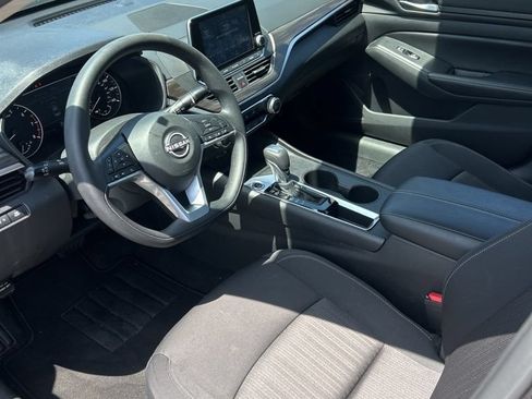 Used 2025 Nissan Altima 2.5 SV FWD image 8