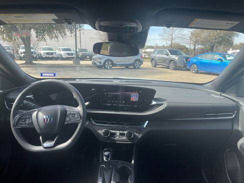 Used 2025 Buick Envista Preferred image 34