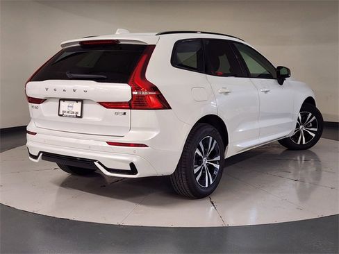 Used 2025 Volvo XC60 B5 Core image 2