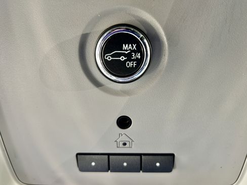 Used 2020 Chevrolet Suburban LT image 40