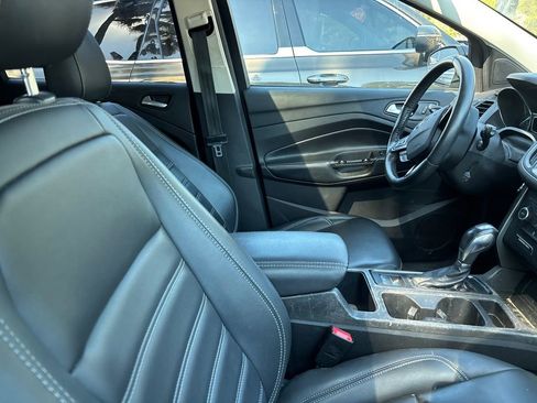 Used 2019 Ford Escape SEL image 6