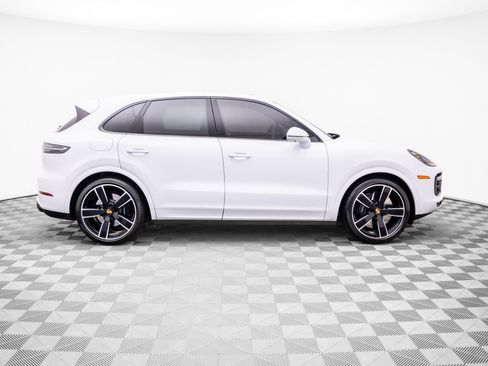 Used 2023 Porsche Cayenne Turbo AWD/4WD image 7