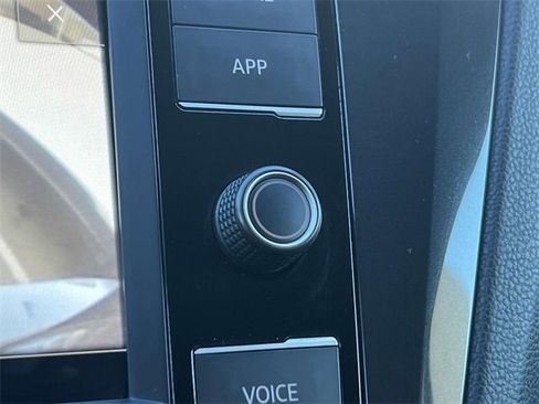 Used 2021 Volkswagen Tiguan S image 30