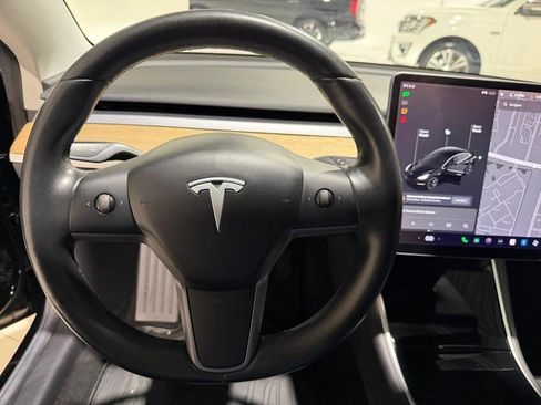 Used 2019 Tesla Model 3 Standard Range image 33
