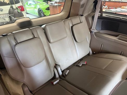 Used 2012 Volkswagen Routan SE FWD image 7