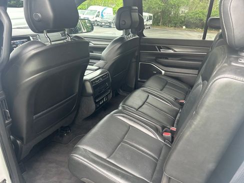 Used 2023 Jeep Wagoneer L Series II AWD/4WD image 12