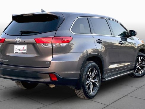 Used 2018 Toyota Highlander Plus FWD image 13