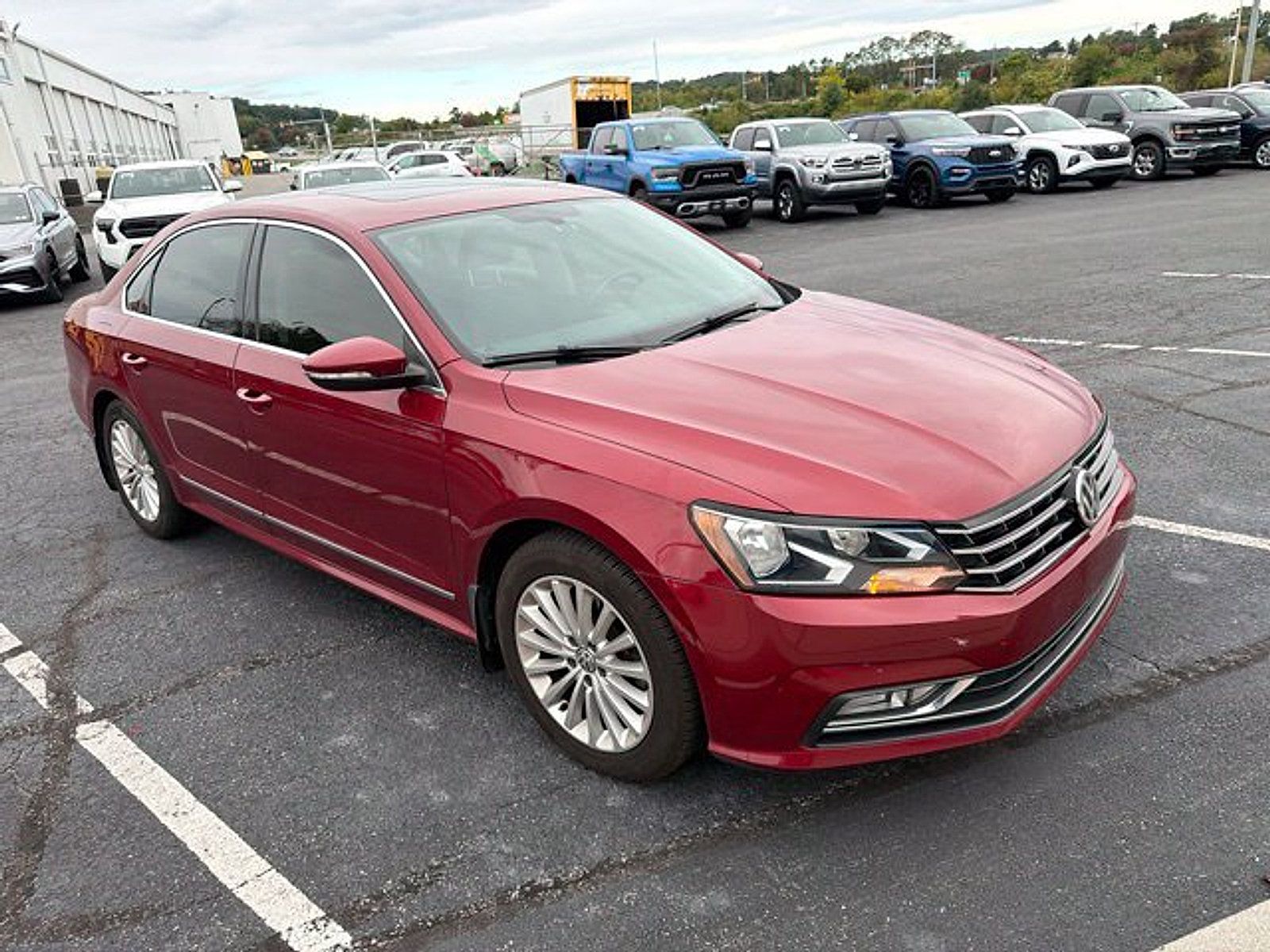 Used 2016 Volkswagen Passat 1.8T SE FWD image 3