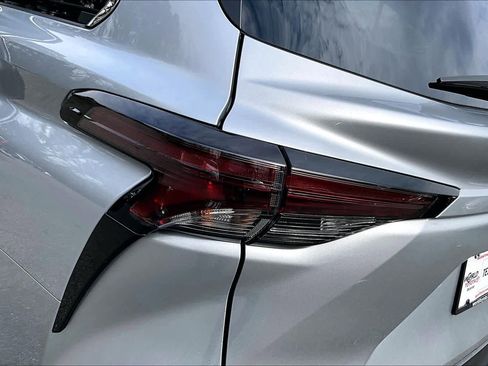 Certified 2024 Toyota Sienna XLE image 29