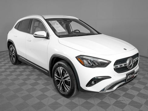 Used 2025 Mercedes-Benz GLA 250 4MATIC image 3