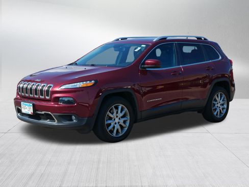 Used 2018 Jeep Cherokee Limited w/ Trailer Tow Group AWD/4WD image 3