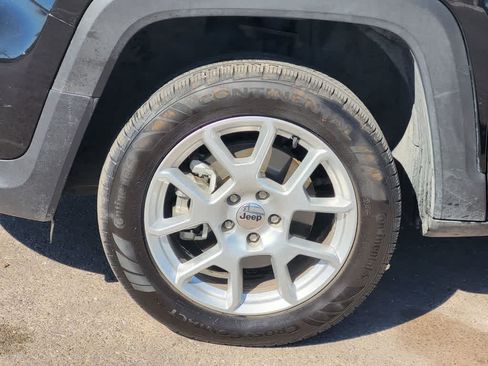 Used 2023 Jeep Renegade Latitude AWD/4WD image 10