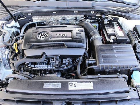 Used 2017 Volkswagen GTI SE FWD image 21