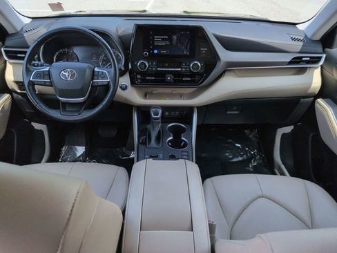 Used 2023 Toyota Highlander XLE FWD image 15