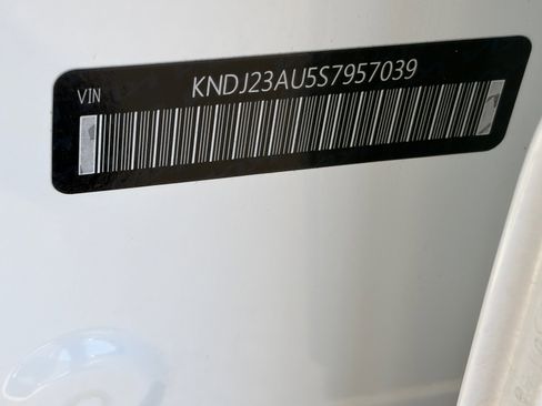 Used 2025 Kia Soul LX image 30