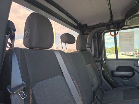 Used 2023 Jeep Gladiator Mojave image 14