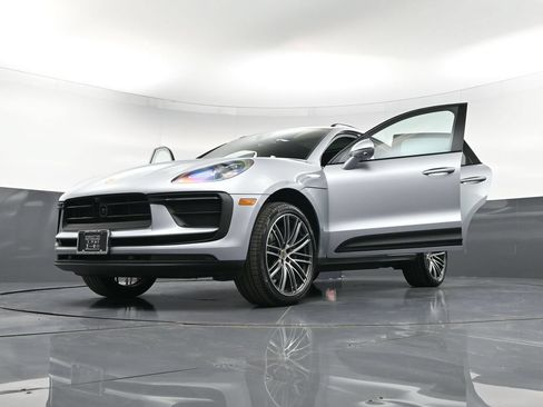 Certified 2026 Porsche Macan AWD/4WD image 37