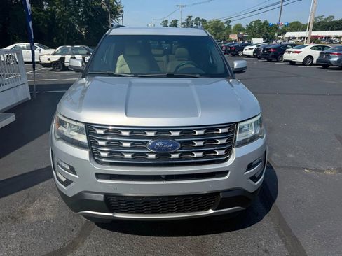 Used 2017 Ford Explorer Limited image 4