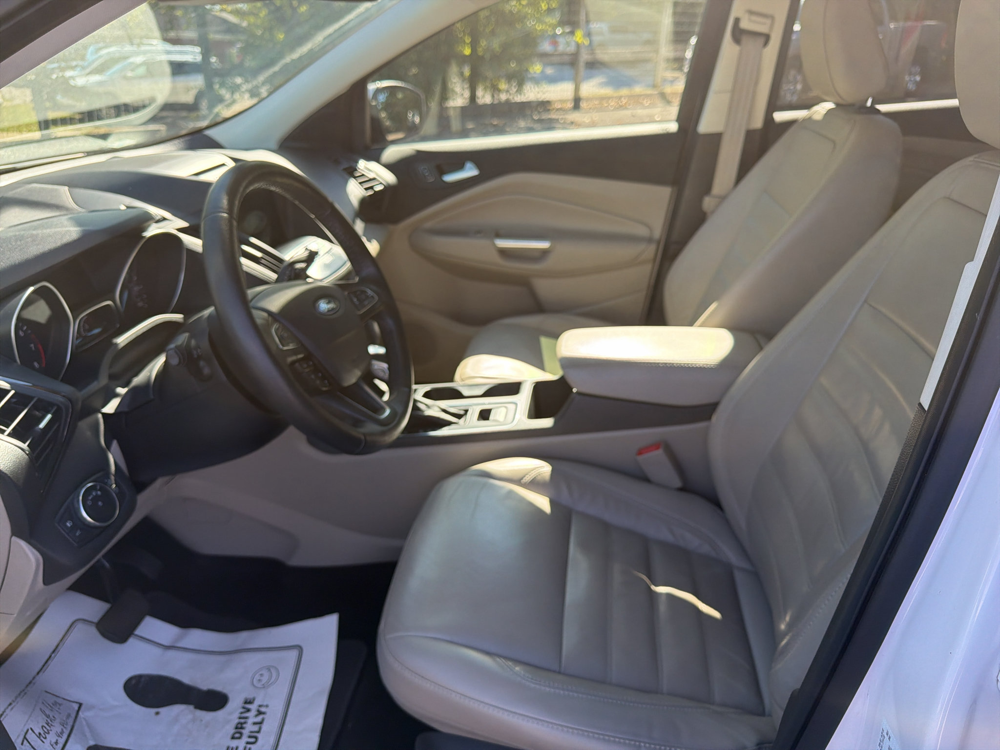 Used 2018 Ford Escape SEL w/ Ford Safe & Smart Package FWD image 9