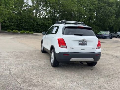 Used 2016 Chevrolet Trax LT w/ LT Sun and Sound Package FWD image 7