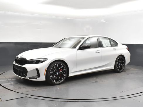 Used 2026 BMW 330i Sedan w/ M Sport Package RWD image 3
