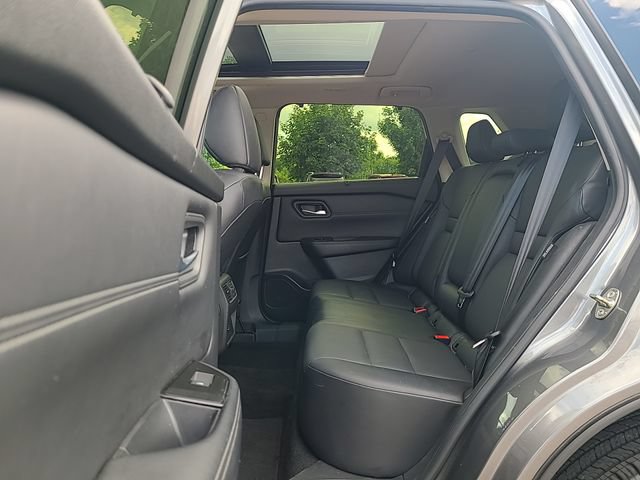 Used 2024 Nissan Rogue SV w/ SV Premium Package FWD image 24