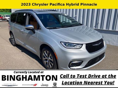 New 2023 Chrysler Pacifica Pinnacle image 1