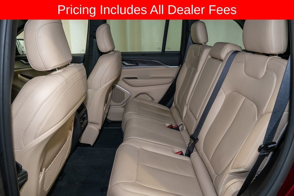 Used 2023 Jeep Grand Cherokee Limited w/ Luxury Tech Group II AWD/4WD image 9