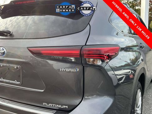 Used 2024 Toyota Highlander Platinum image 11