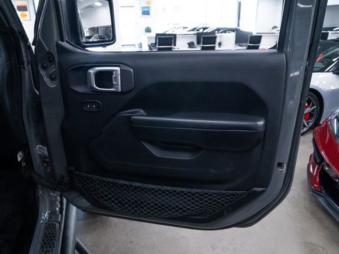 Used 2019 Jeep Wrangler Unlimited Rubicon w/ Dual Top Group AWD/4WD image 22