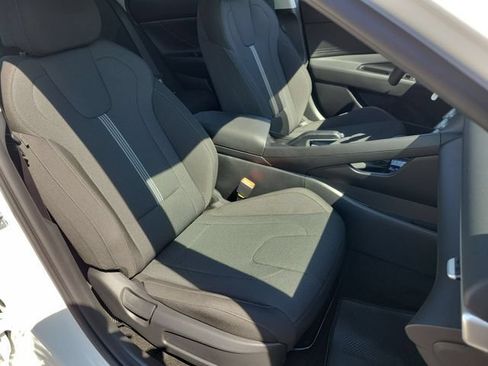 New 2026 Hyundai Elantra SE FWD image 19