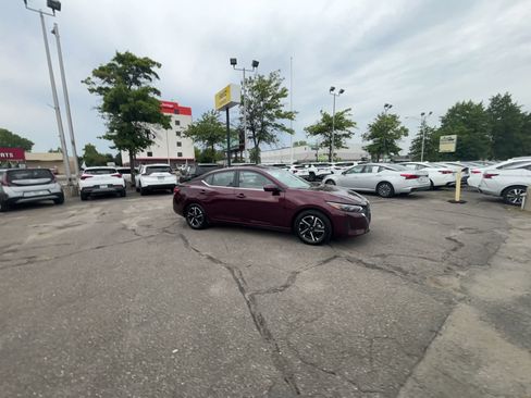 Used 2025 Nissan Sentra SV FWD image 4