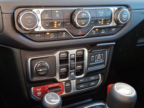 New 2025 Jeep Gladiator Mojave w/ Safety Group image 10