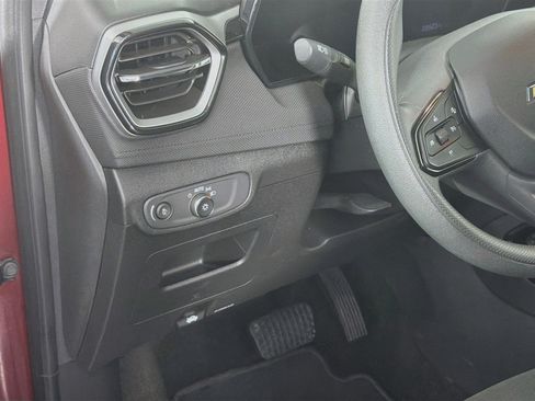 Used 2025 Chevrolet TrailBlazer LT FWD image 16