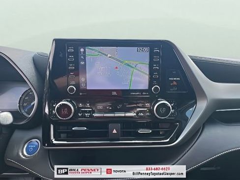 Used 2021 Toyota Highlander Limited image 14