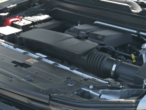 Used 2024 Chevrolet Colorado Z71 w/ Z71 Convenience Package 2 image 8