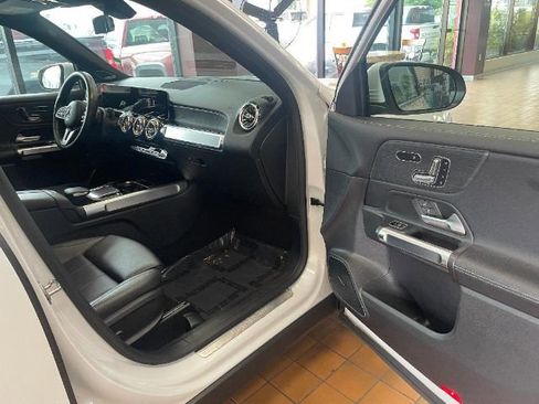 Used 2021 Mercedes-Benz GLB 250 w/ Premium Package image 26