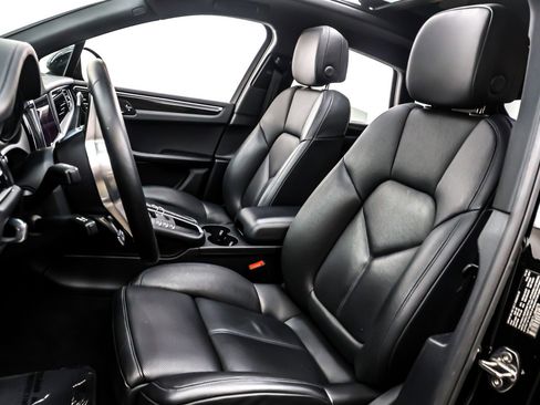 Used 2020 Porsche Macan S image 18