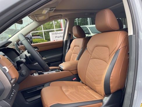 New 2025 Nissan Pathfinder Platinum w/ Cargo Package image 12