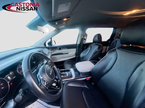 Used 2024 Kia Carnival LX image 27