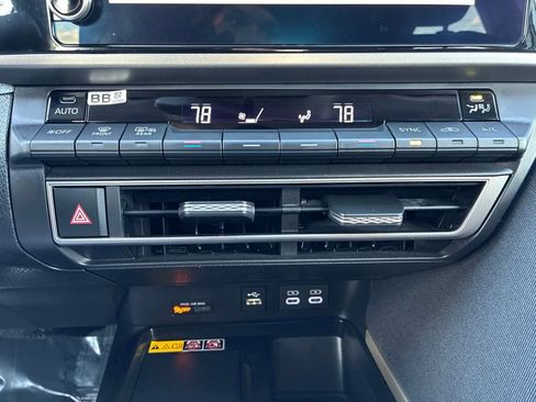 Used 2025 Toyota Camry LE image 28