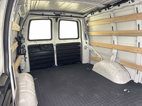 Used 2024 GMC Savana 2500 w/ Driver Convenience Package image 15