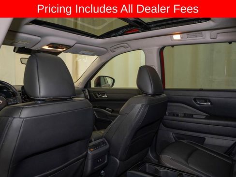 Used 2024 Nissan Pathfinder SL w/ SL Premium Package FWD image 11