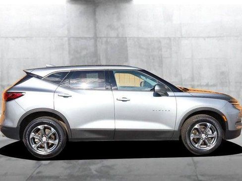Used 2025 Chevrolet Blazer LT AWD/4WD image 5