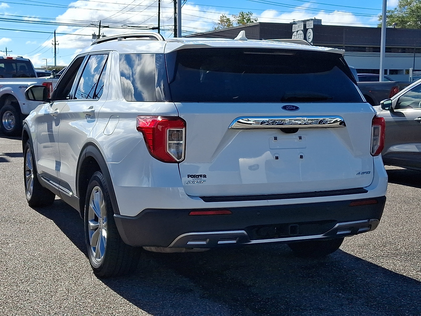 Used 2023 Ford Explorer XLT w/ Equipment Group 202A AWD/4WD image 8