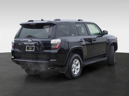 Used 2024 Toyota 4Runner SR5 Premium image 4