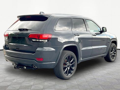 Used 2017 Jeep Grand Cherokee Altitude AWD/4WD image 6